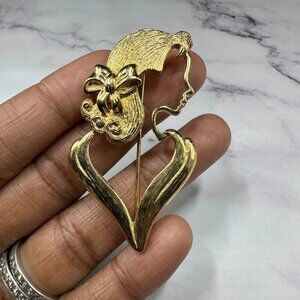 Vintage Lady Remington Brooch Gold Tone Figural Woman Heart Shape Profile Pin